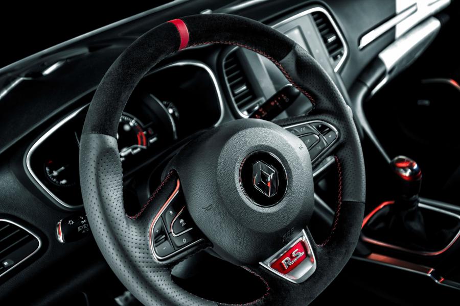 Панель приборов Renault Megane R.S. Trophy 2018 года  (WW) (фото 13 из 65)